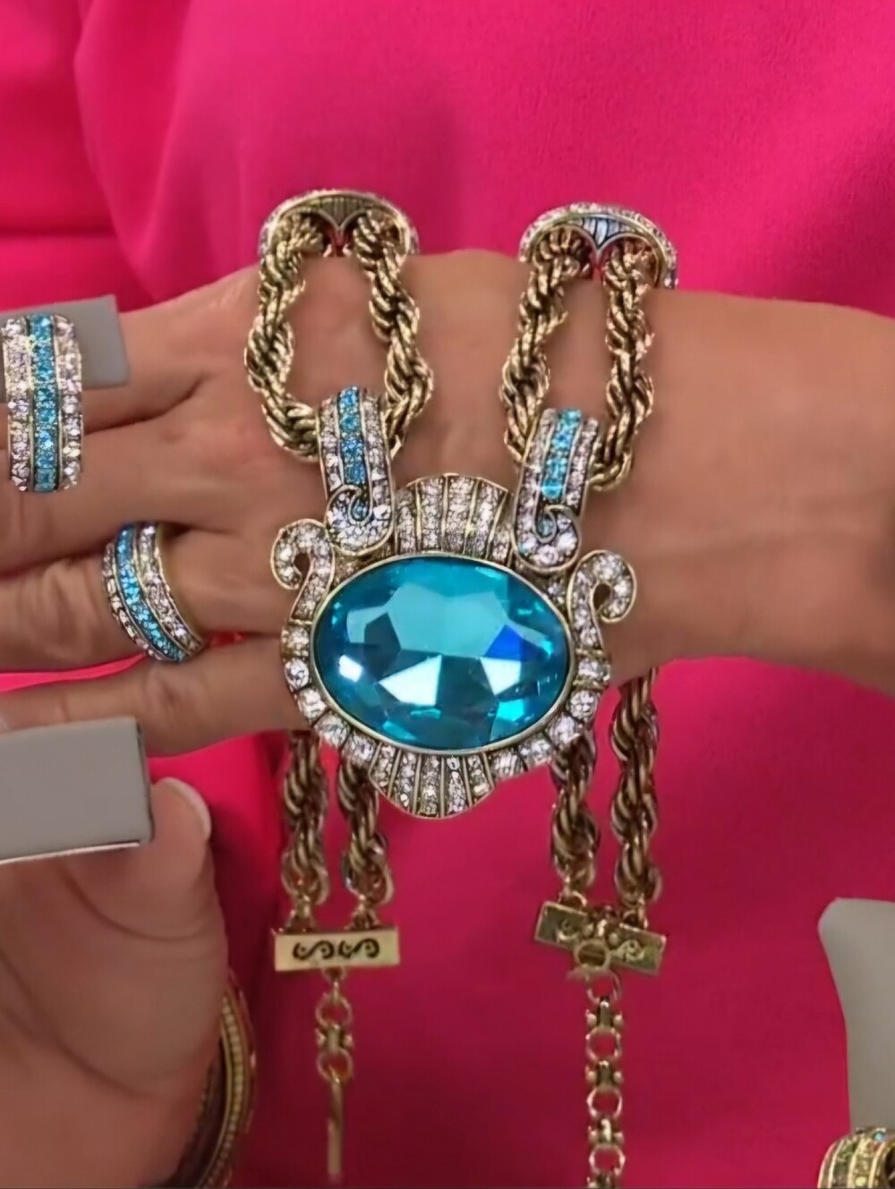 Heidi Daus Chain of Events Aqua Blue Swarovski Crystal Necklace Designer Signed